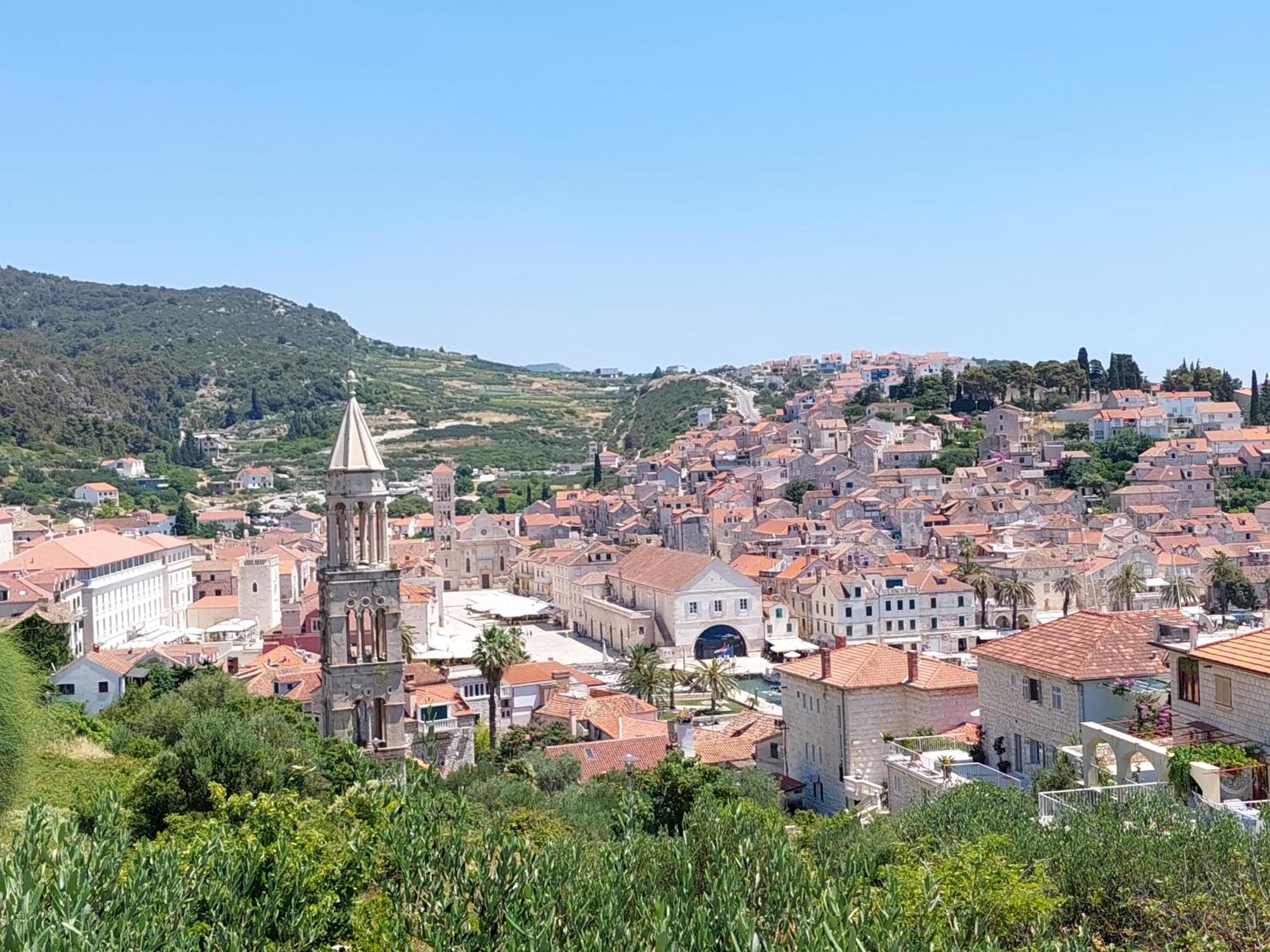 Luka Hvar Town